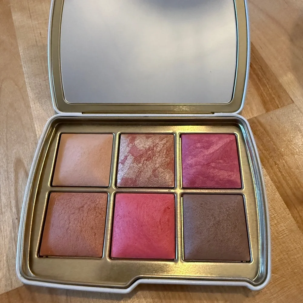 Hourglass Evil Eye palette - Picture 5 of 8